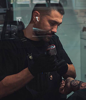 Jose Don Vito, tatuador y propietario del estudio de tatuajes The Dog Ink recomienda Inkoru como herramienta para gestionar estudios de tatuaje